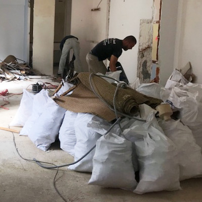 Ramassage des gravats de la démolition